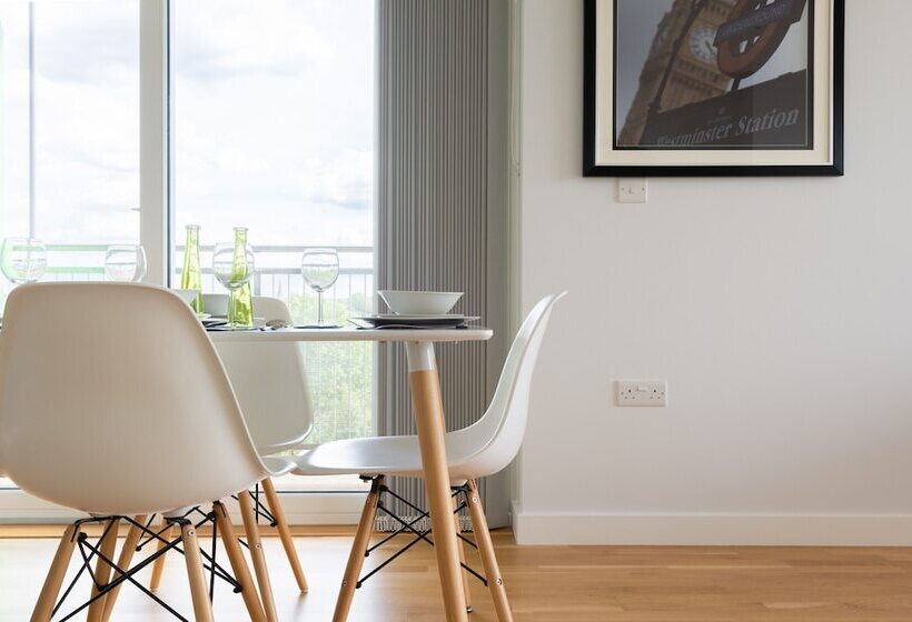 2 Bed 2 Bath Greenwich Apart.   London