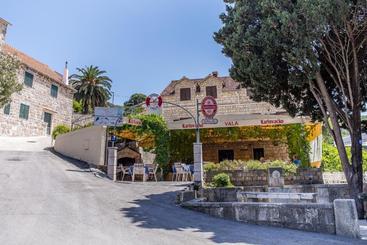 Apartments And Rooms Drpić