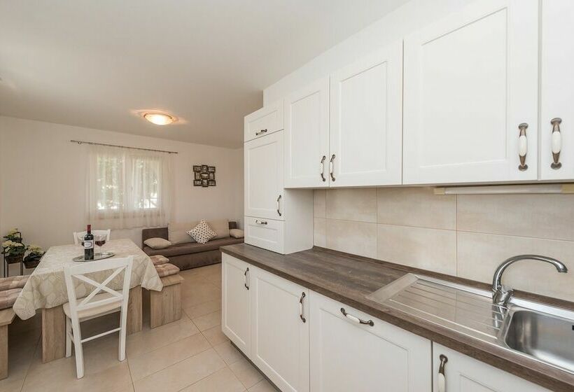 Apartments Mirjana Privlaka / A1 Two Bedrooms