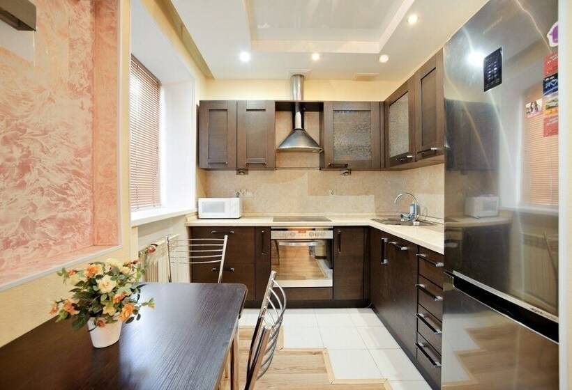 Apartment On Posyetskaya 32