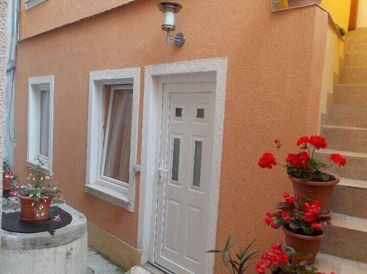 Apartment Tomy / Studio Terrace A1