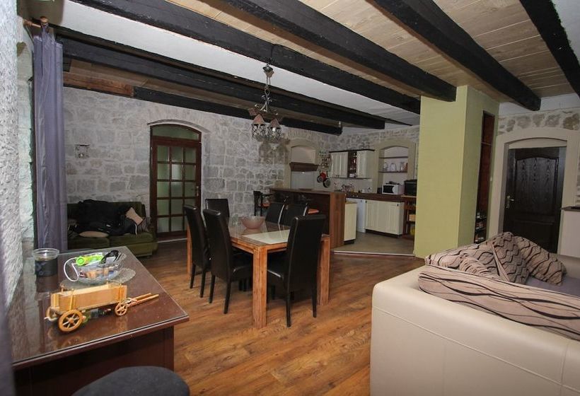 Apartment Vlado Next To The Beach