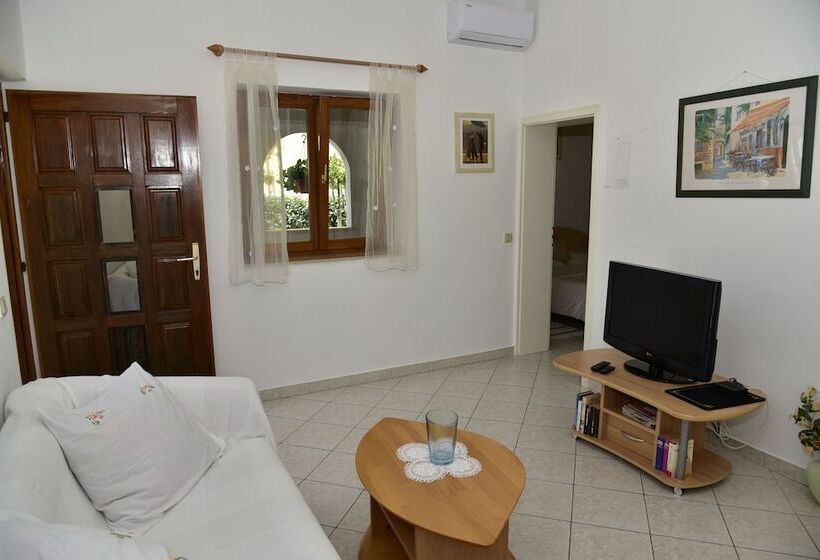 Apartment Wood Street And India