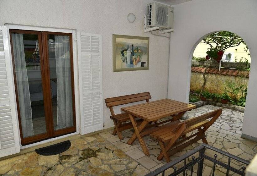 Apartment Wood Street And India