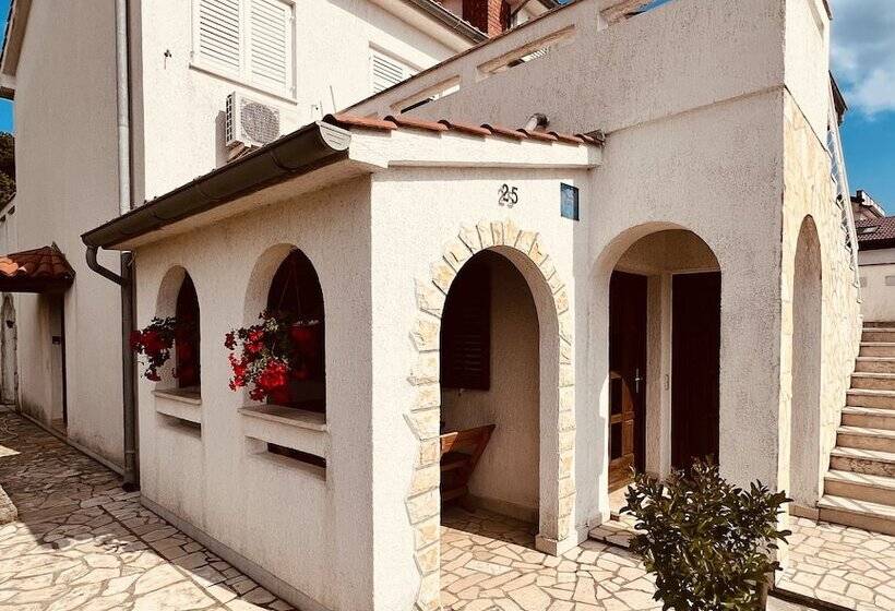 Apartment Wood Street And India