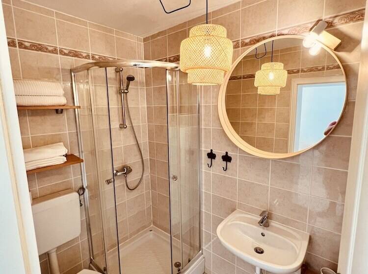 Apartment Wood Street And India