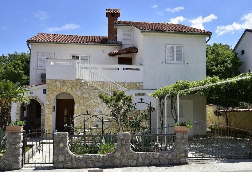 Apartment Wood Street And India