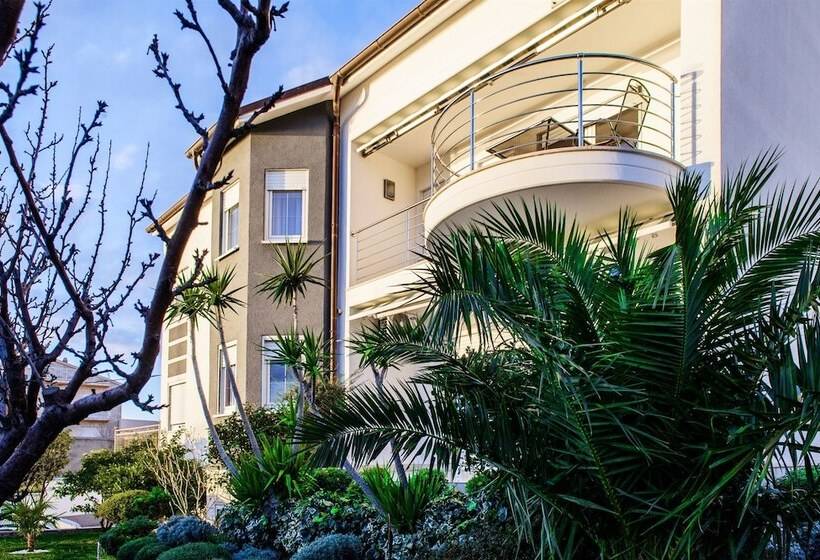 Apartment And Rooms Ana