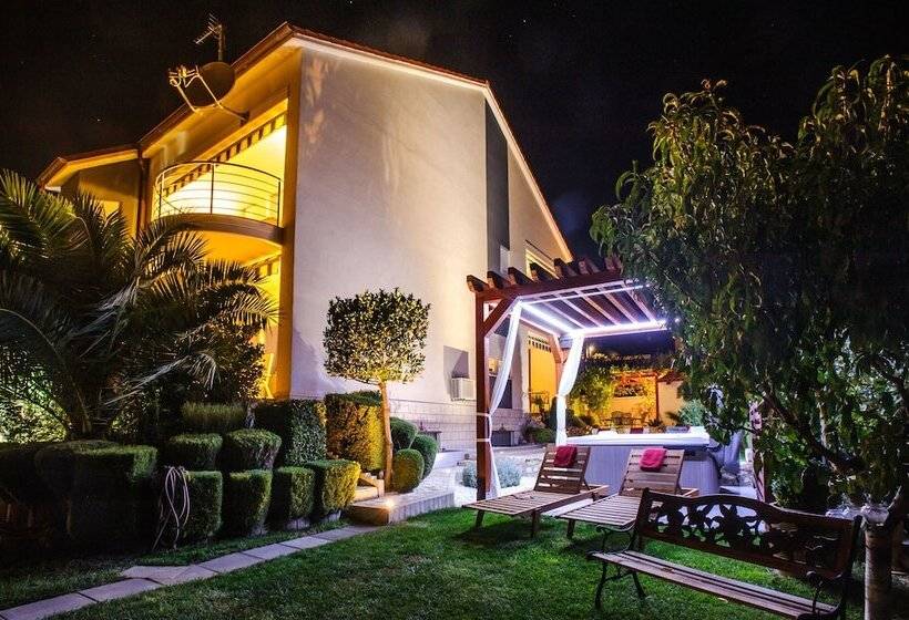 Apartment And Rooms Ana