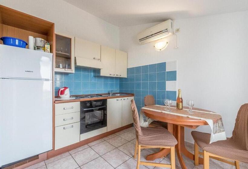 Apartments And Rooms By The Sea Vodice   6182