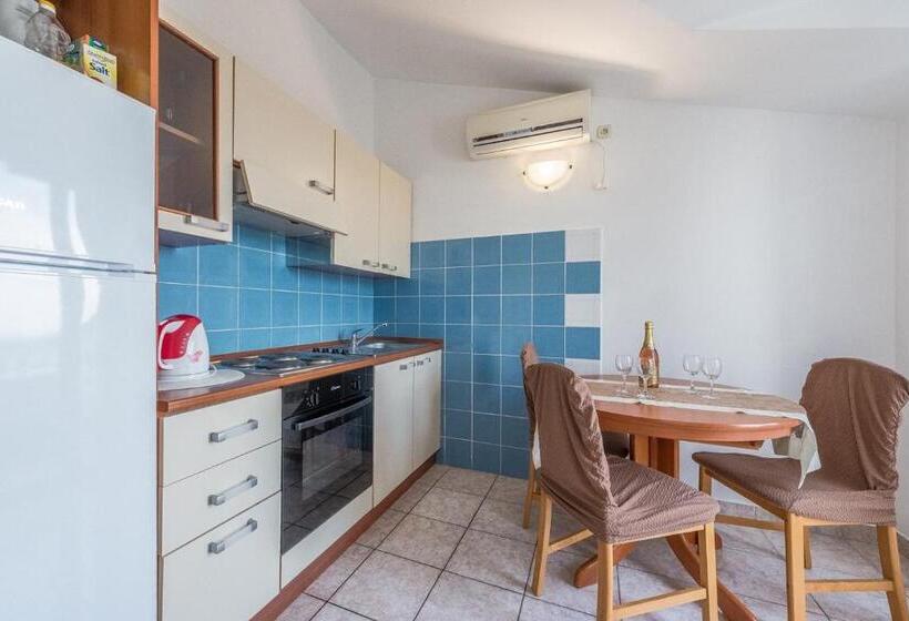 Apartments And Rooms By The Sea Vodice   6182