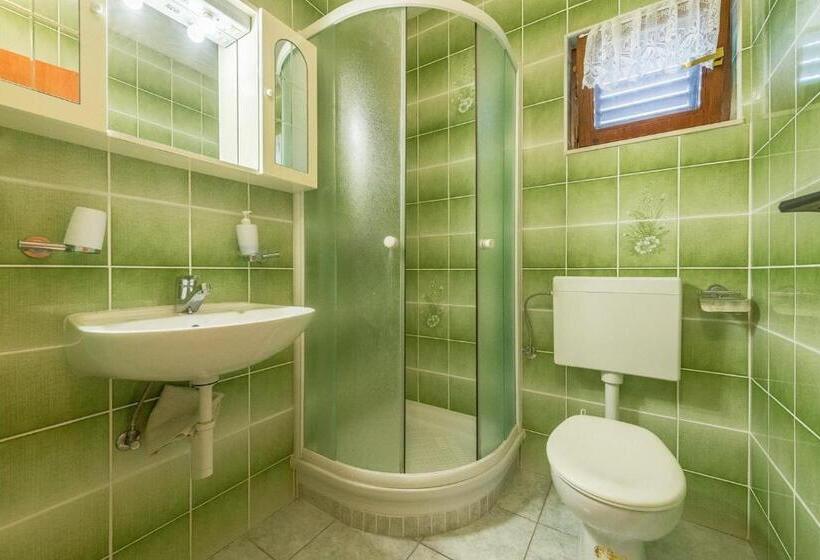 Apartments And Rooms By The Sea Vodice   6182