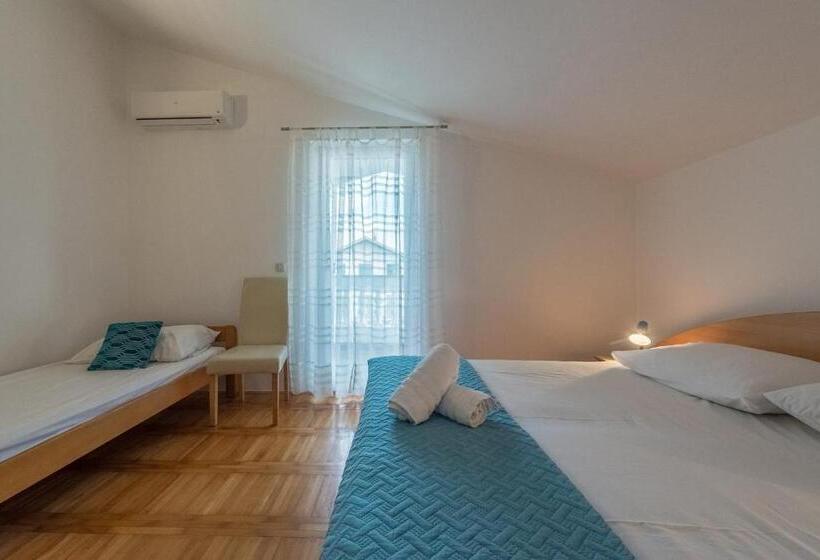 Apartments And Rooms By The Sea Vodice   6182