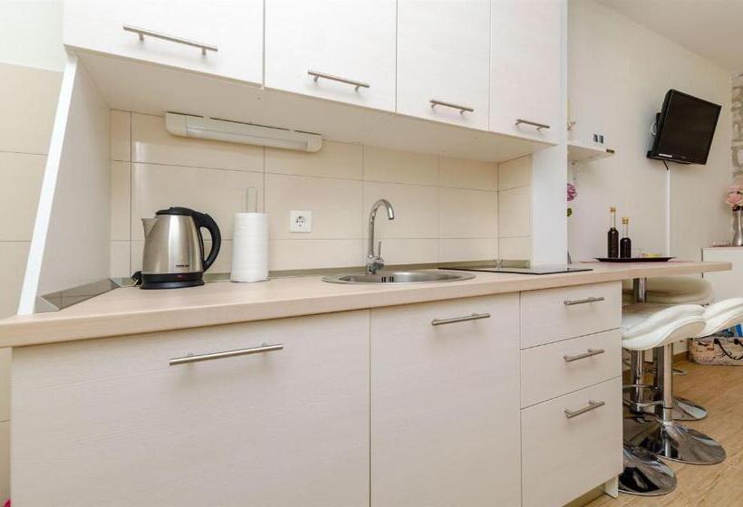 Apartments Djurdjica