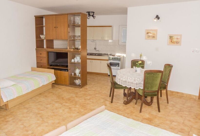 Apartments Gorana Novi V