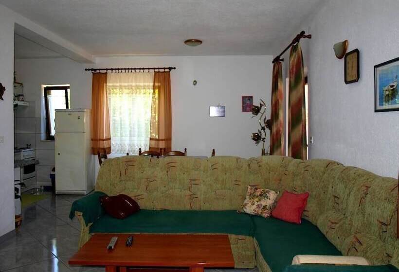 Apartments Janja Postira