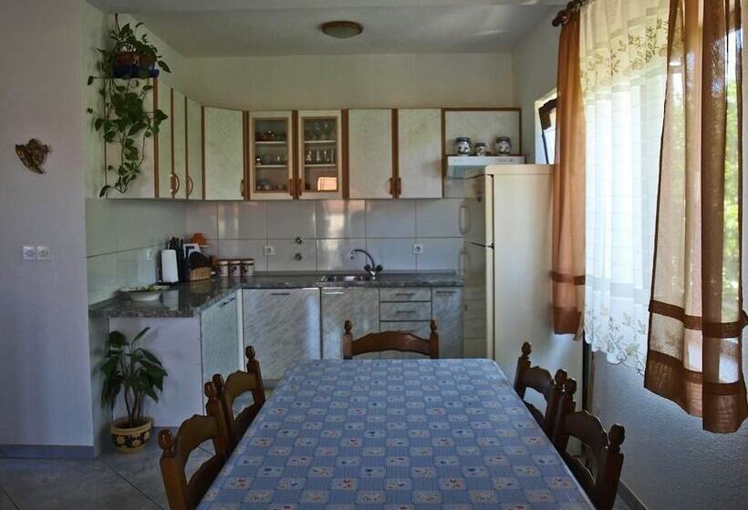 Apartments Janja Postira