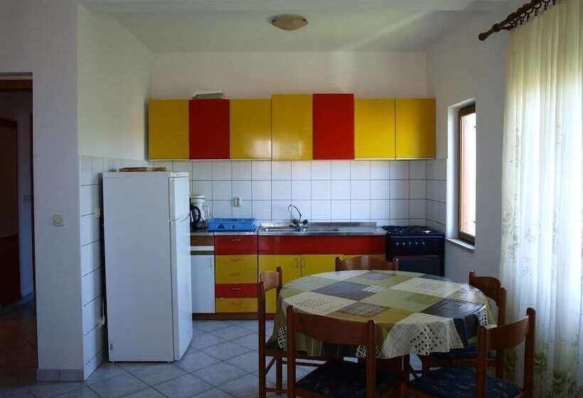 Apartments Janja Postira