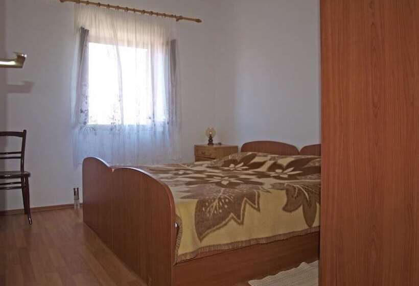 Apartments Janja Postira