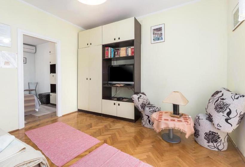 Apartments Lučo Near The Beach And City Center