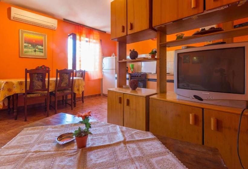 Apartments Luić 4244