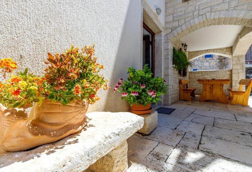 Apartments Mirjana Medulin