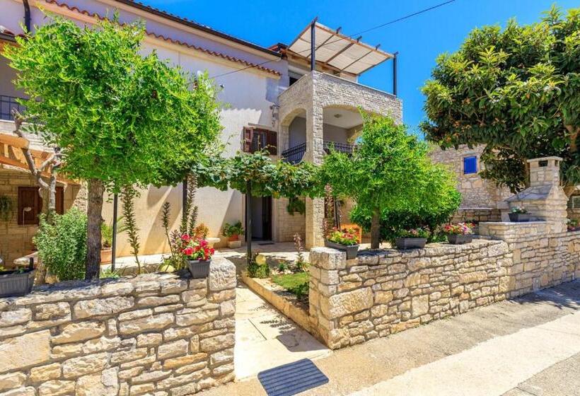 Apartments Mirjana Medulin