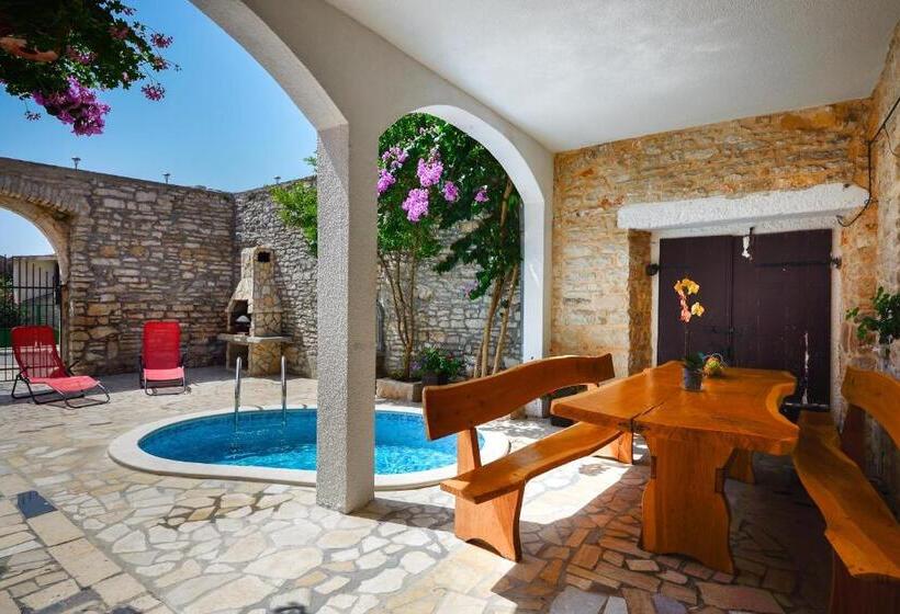 Apartments Salčinović