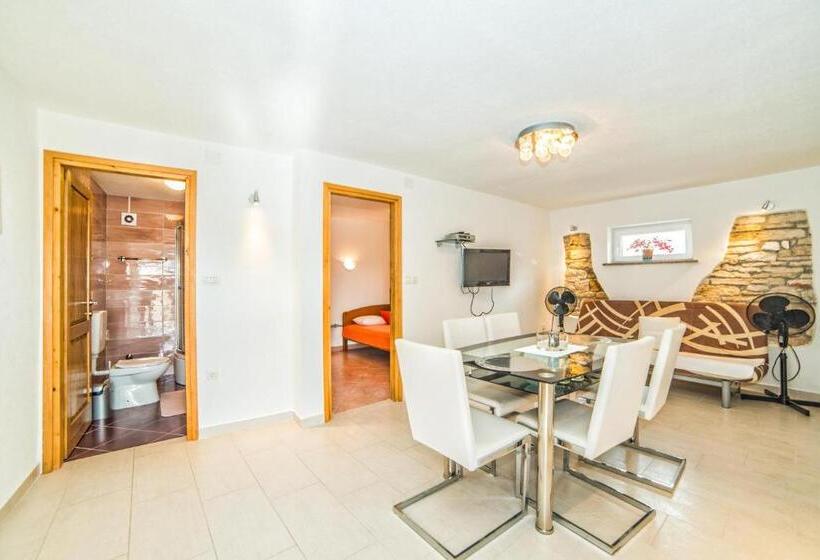 Apartments Salčinović