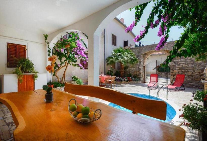 Apartments Salčinović