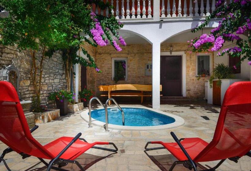 Apartments Salčinović