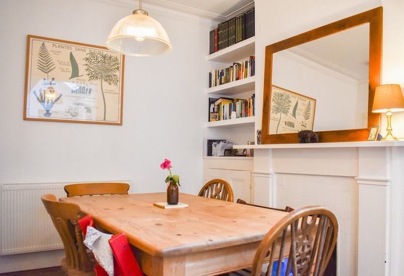 Beautiful Seven Dials Family House