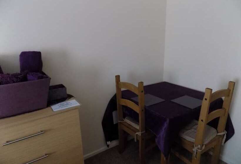 تختخواب و صبحانه A Home From Home 2