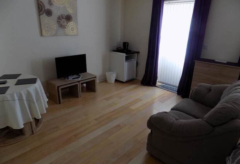 تختخواب و صبحانه A Home From Home 2