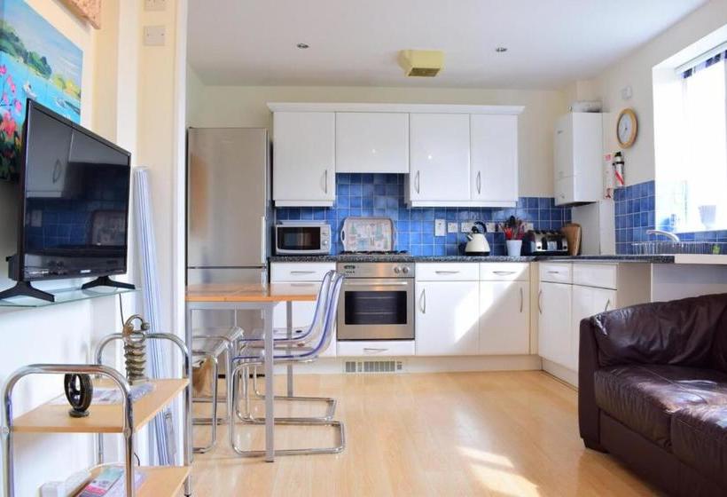 Bright 4 Bed Flat In Stepney Green