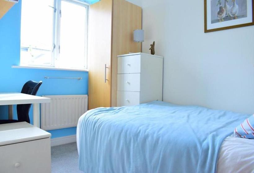 Bright 4 Bed Flat In Stepney Green