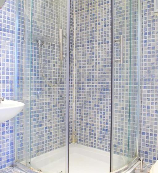 Bright 4 Bed Flat In Stepney Green