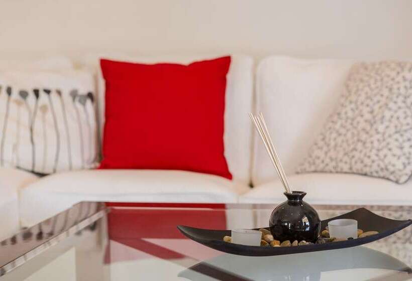 Bright & Spacious Two Floor Family Garden Home