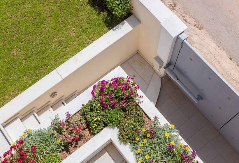 Bright & Spacious Two Floor Family Garden Home