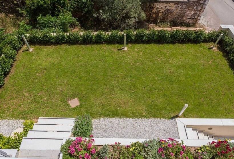 Bright & Spacious Two Floor Family Garden Home