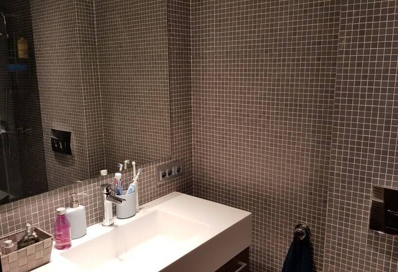 Captain S Luxury Suite