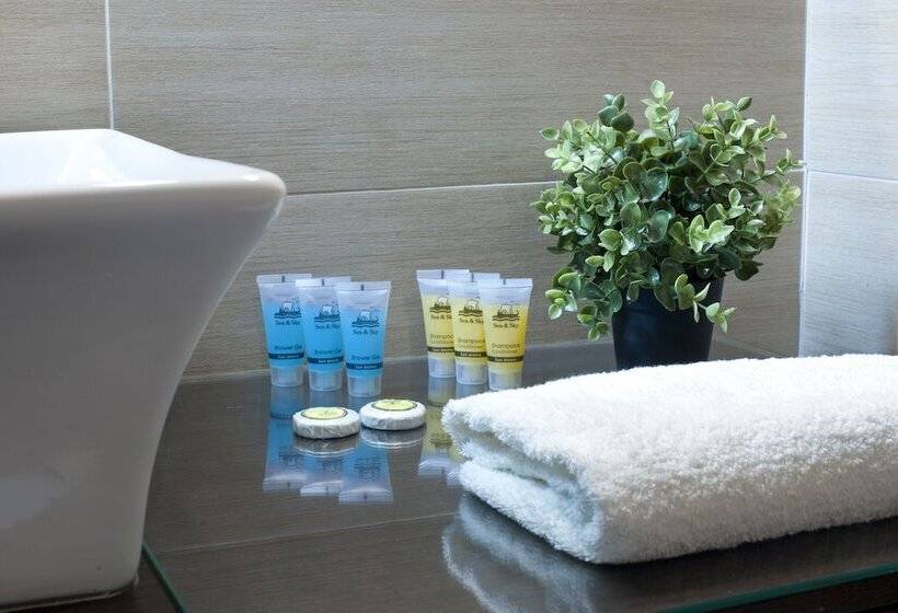 Glyfada, Modern Minimal Apartment