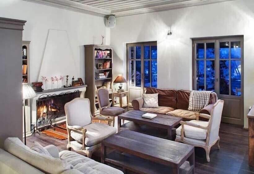 בית מלון כפרי Avragonio