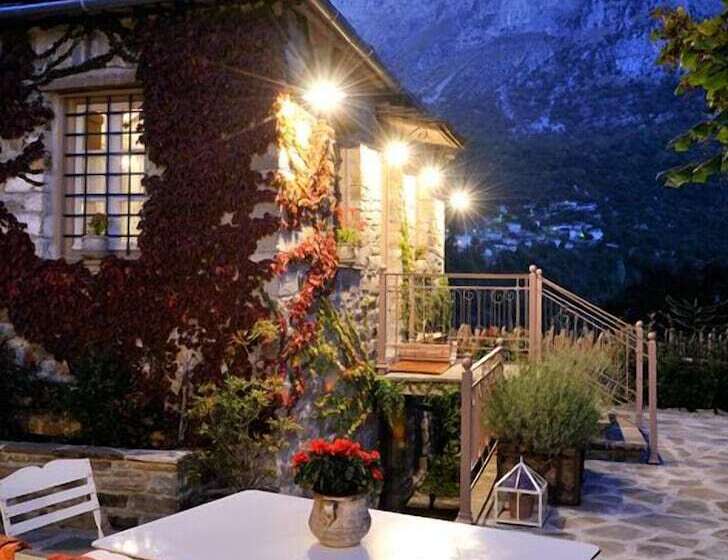 בית מלון כפרי Avragonio