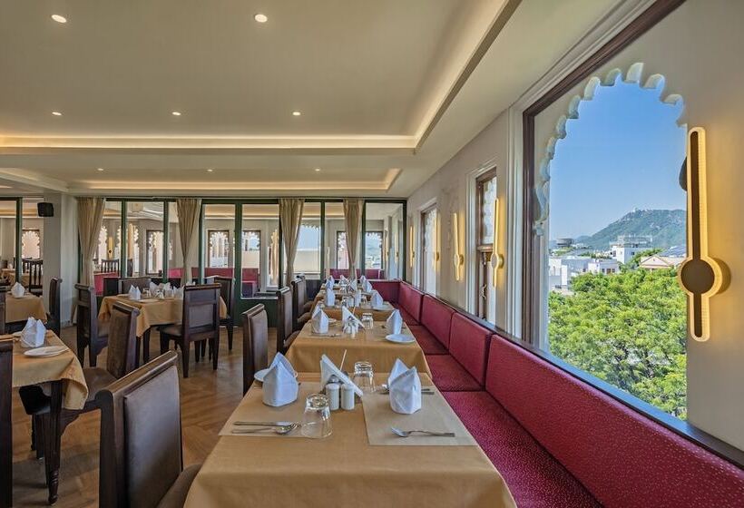 هتل Sterling Jaisinghgarh Udaipur