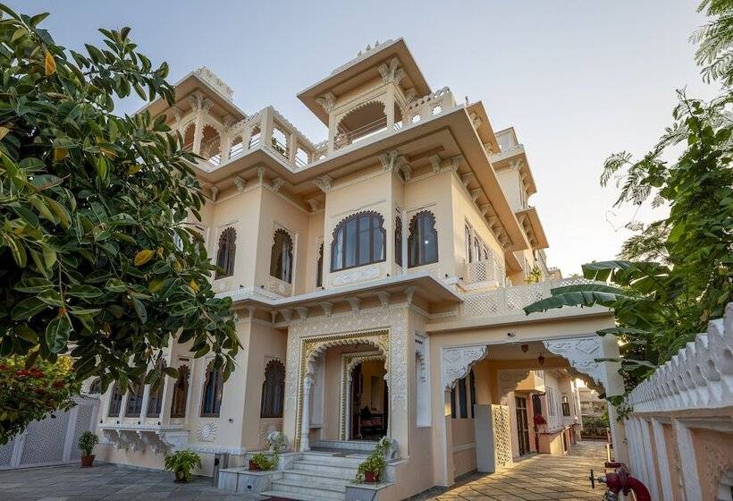 هتل Sterling Jaisinghgarh Udaipur