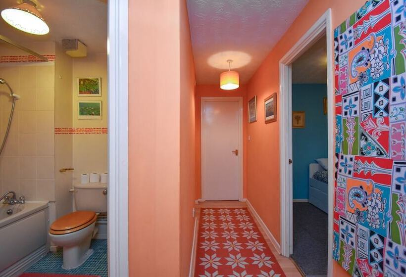 Large 3 Bed Sleep 6 Central Mk