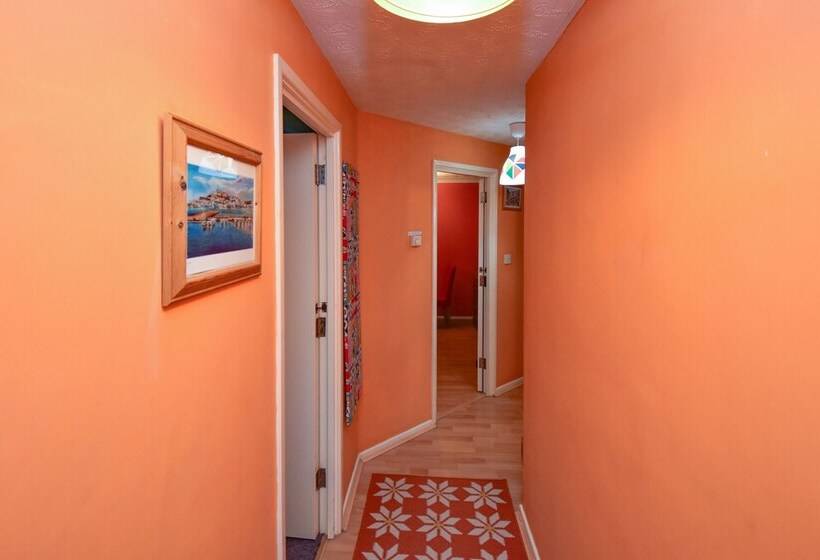 Large 3 Bed Sleep 6 Central Mk