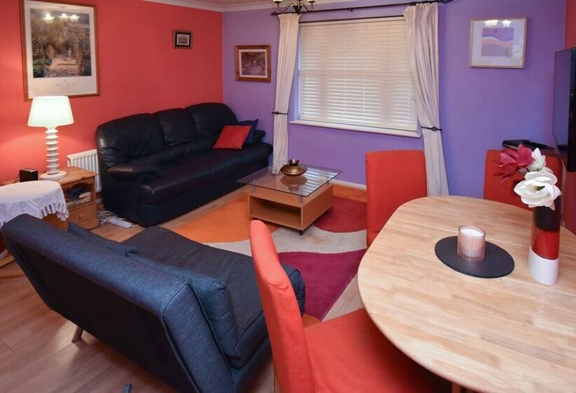 Large 3 Bed Sleep 6 Central Mk