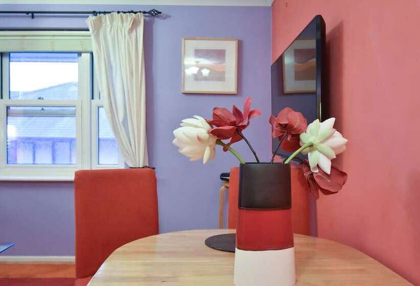 Large 3 Bed Sleep 6 Central Mk